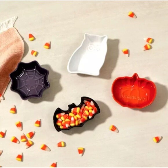 Le Creuset Halloween Mini Dishes Set of 4 Stoneware Pumpkin Web Owl Bat NIB